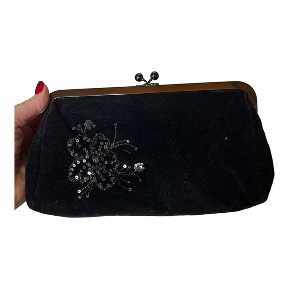 Beaded velvety felt clutch - Picture 1 of 7